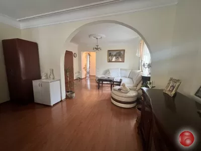 Продам дом в центре Луганска