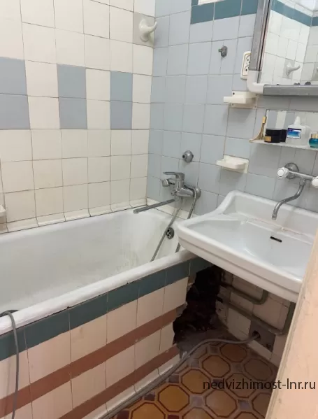 Продам ЦЕНТР 2 комн СТАЛИНКА