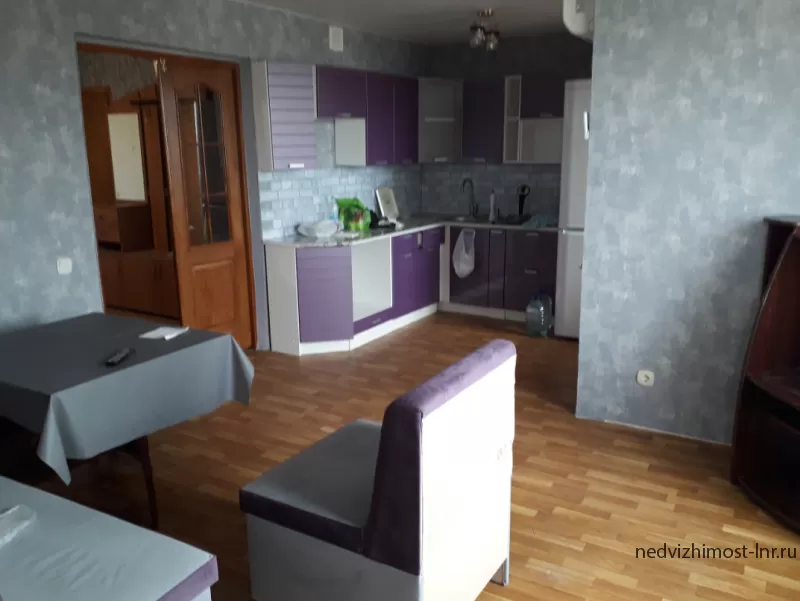 Продается на квартале Мирном, большая 2х комнатная квартира