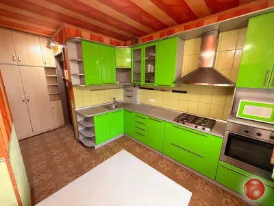 Продам 3- к квартиру на кв. Южный